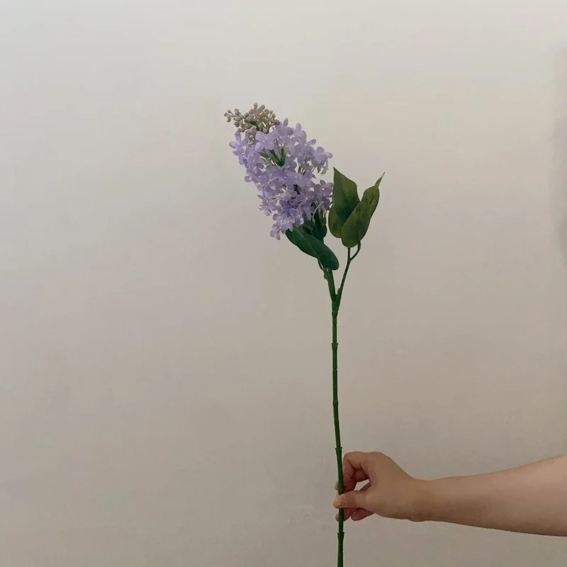 Realistische Fliederblüte Stiel