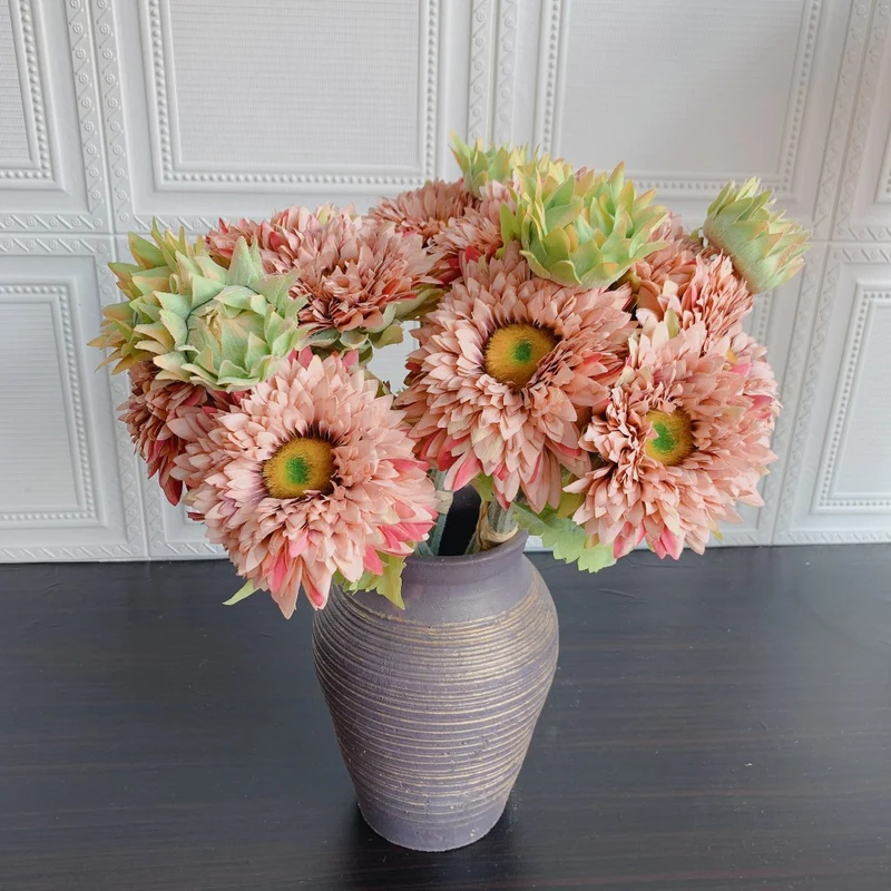 Lebensechter Sonnenblumenstrauß
