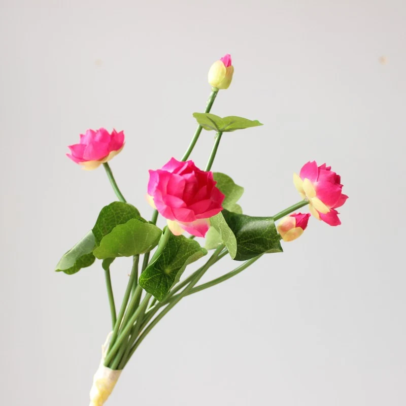 Lebensechte Pink Lotusblumenstrauß