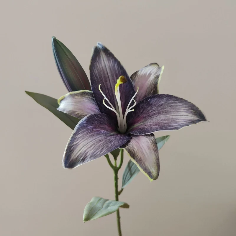 Lebensechte Lilienstiel