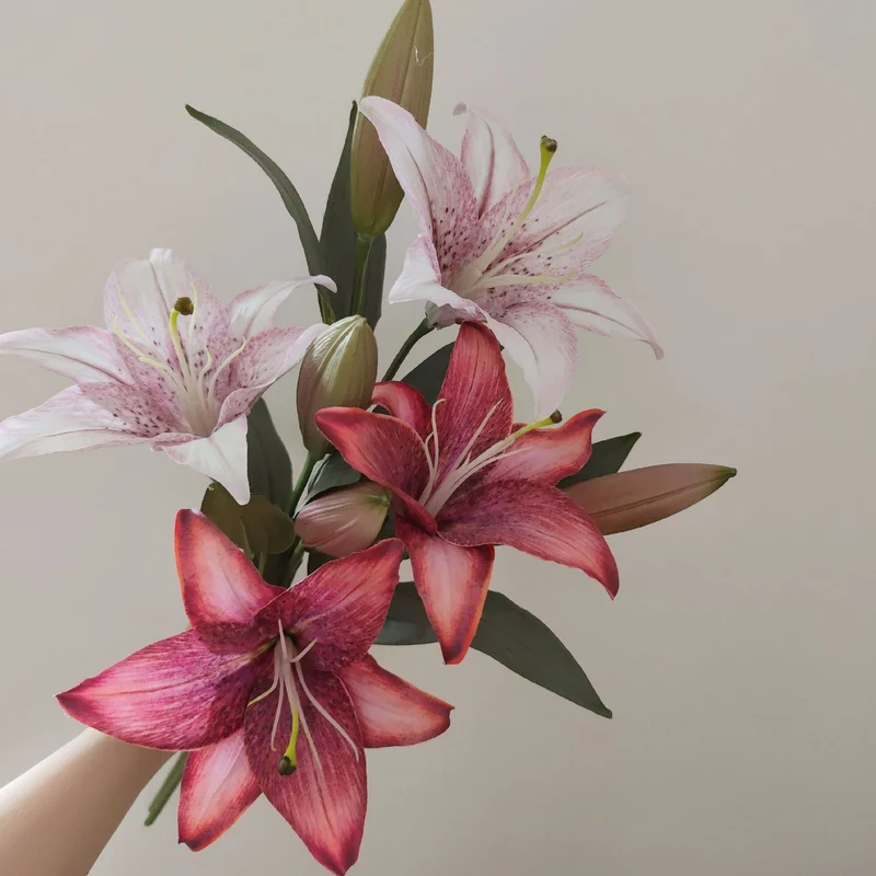 Lebensechte Lilienstiel