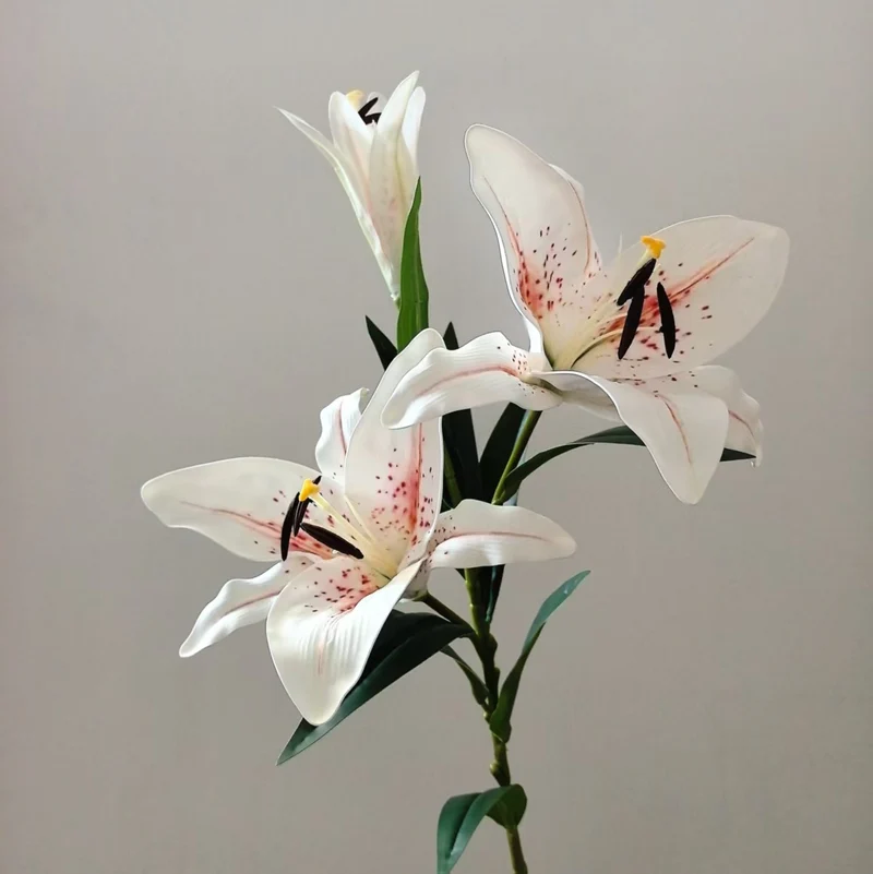 Lebensechter Lily Stamm Strauß