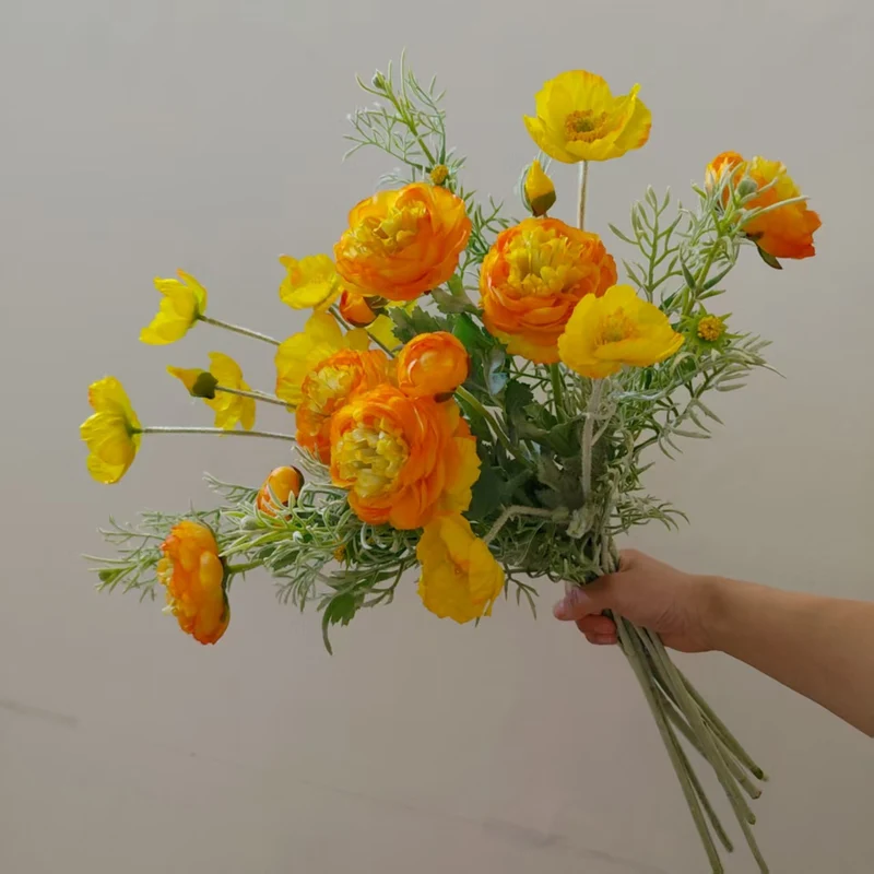 Lebensechtes Blumenstrauß-Arrangement