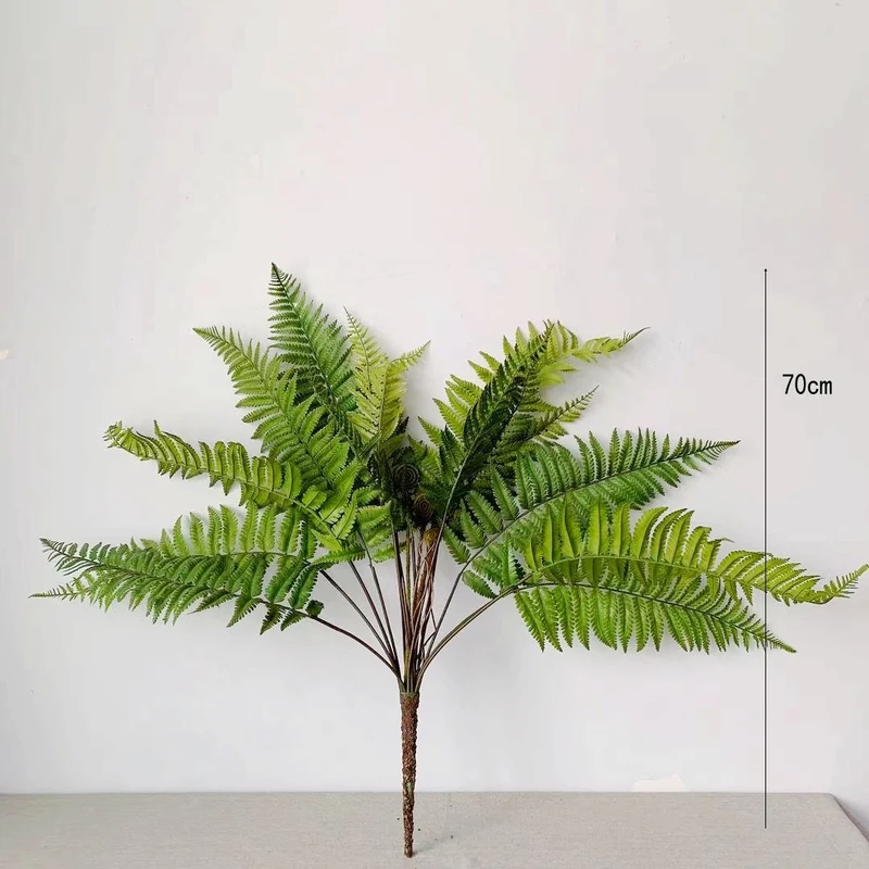 Lebensnahe Farnblattarrangement