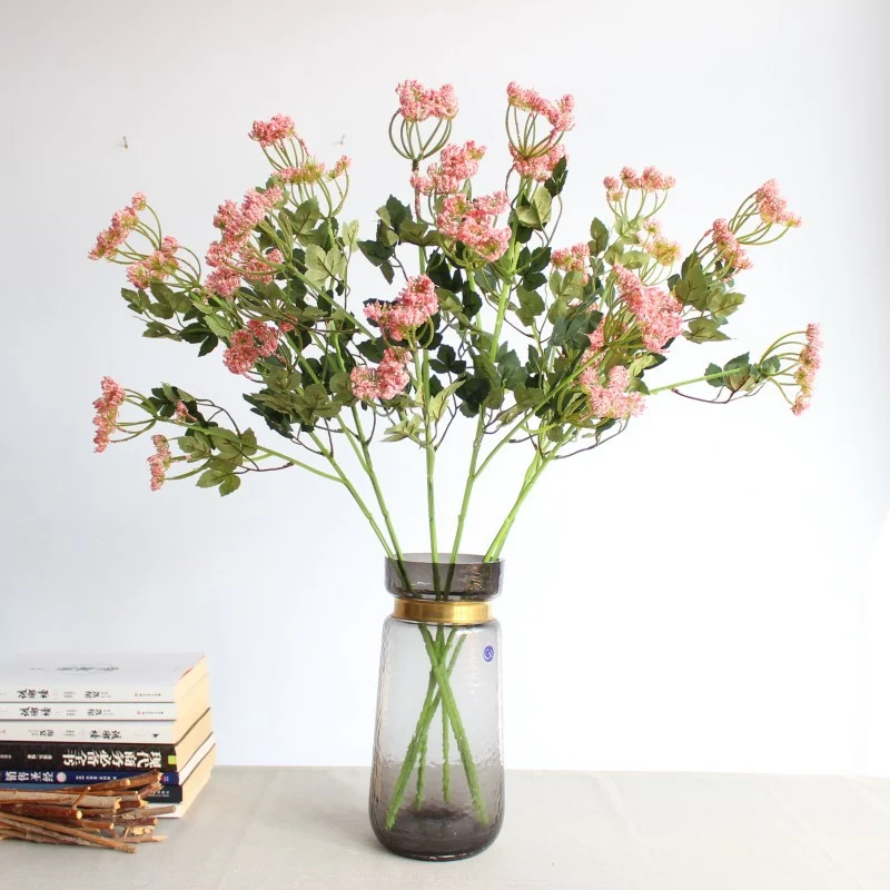 Lebensechte dekorative Blumenstielbouquet
