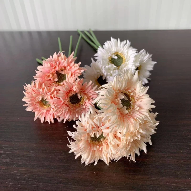 Lebensechte Blumenstrauß
