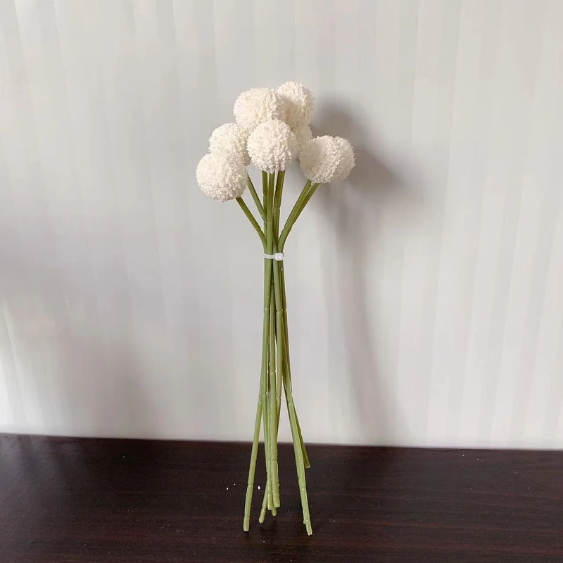 Dekorativer Pom-Pom Blumenstrauß