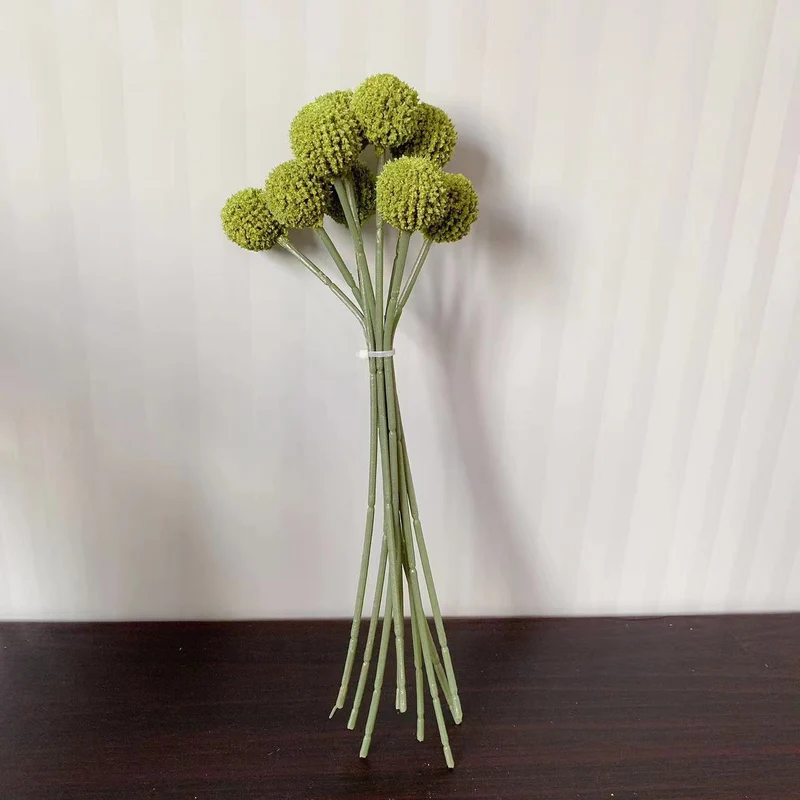 Dekorativer Pom-Pom Blumenstrauß