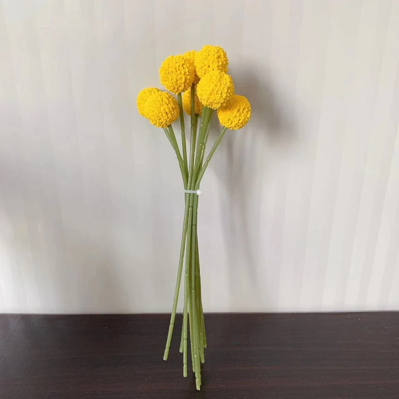 Dekorativer Pom-Pom Blumenstrauß