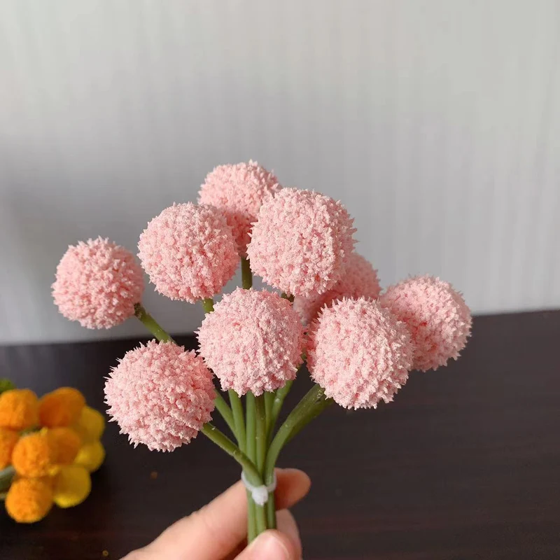 Dekorativer Pom-Pom Blumenstrauß