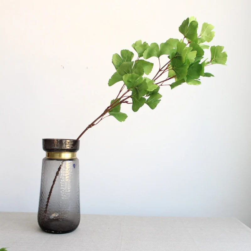 Dekorative Ginkgo-Blatt-Anordnung