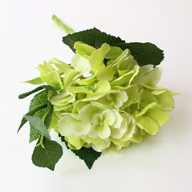 Dekorativer künstlicher Blumenstrauß