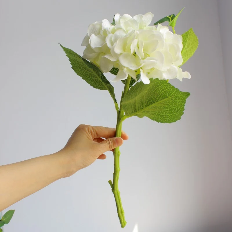 Dekorativer künstlicher Blumenstrauß