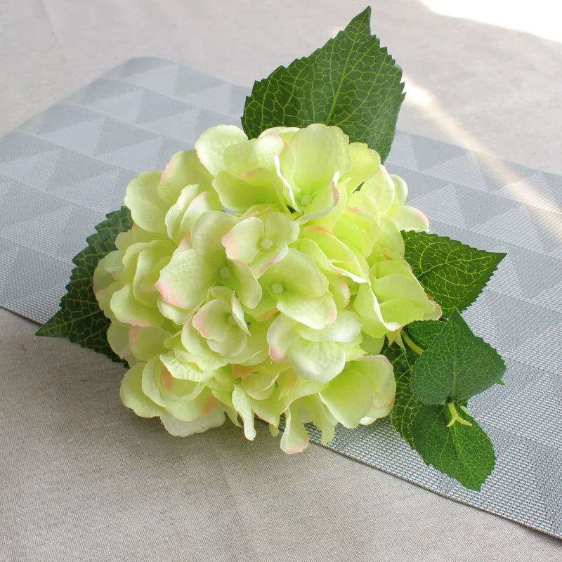 Dekorativer künstlicher Blumenstrauß