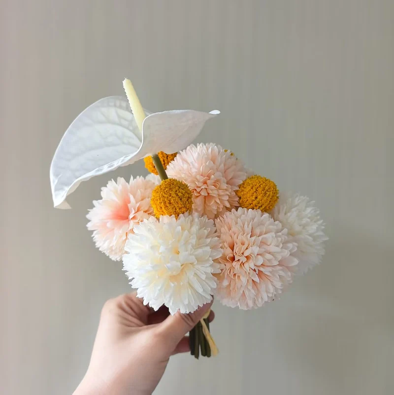 Dekorative künstliche Blumenarrangement