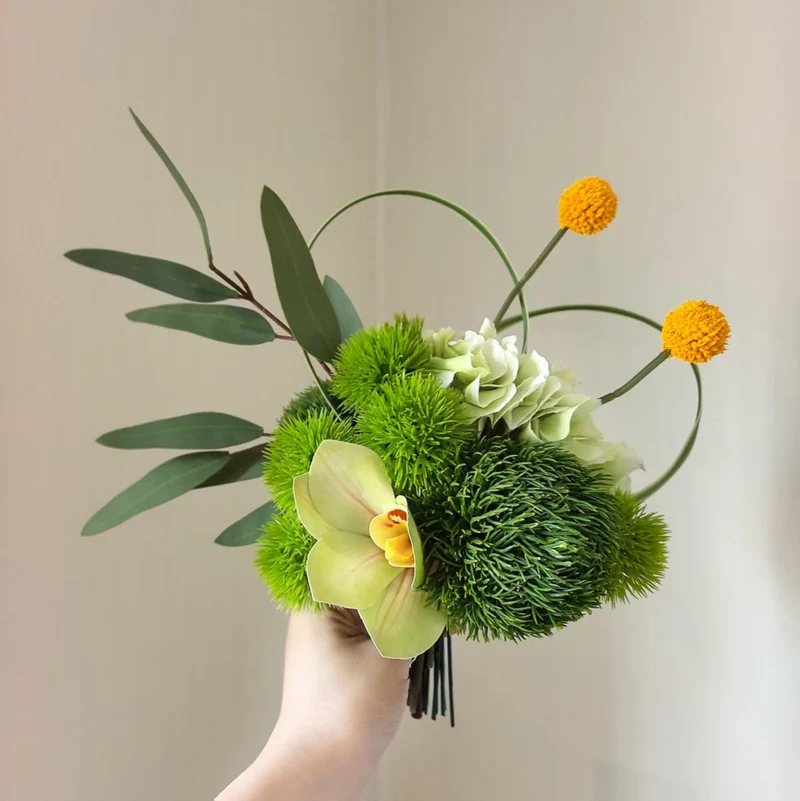 Künstlerischer Kunstblumenstrauß