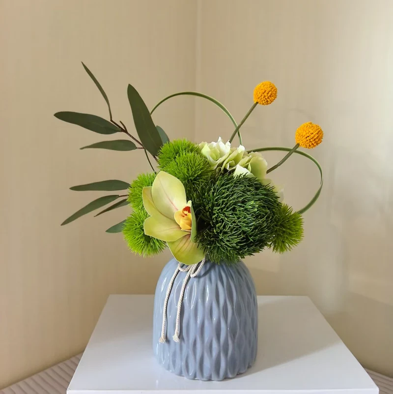 Künstlerischer Kunstblumenstrauß