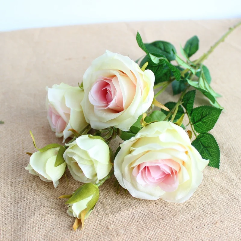 Künstlicher Rosenstrauß