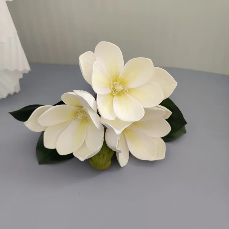 Künstlicher Magnolienblütenstrauß