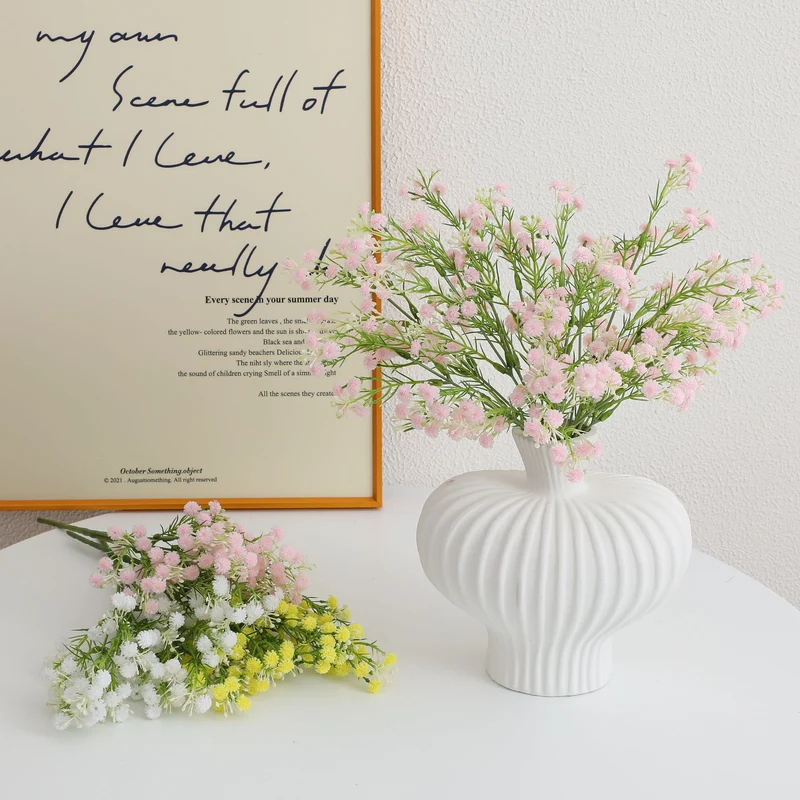 Dekorativer Kunstblütenzweig mit filigranen lila Blüten Karnz
