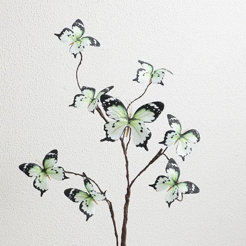 Dekorative Wanddekoration mit Schmetterlingen Karnz