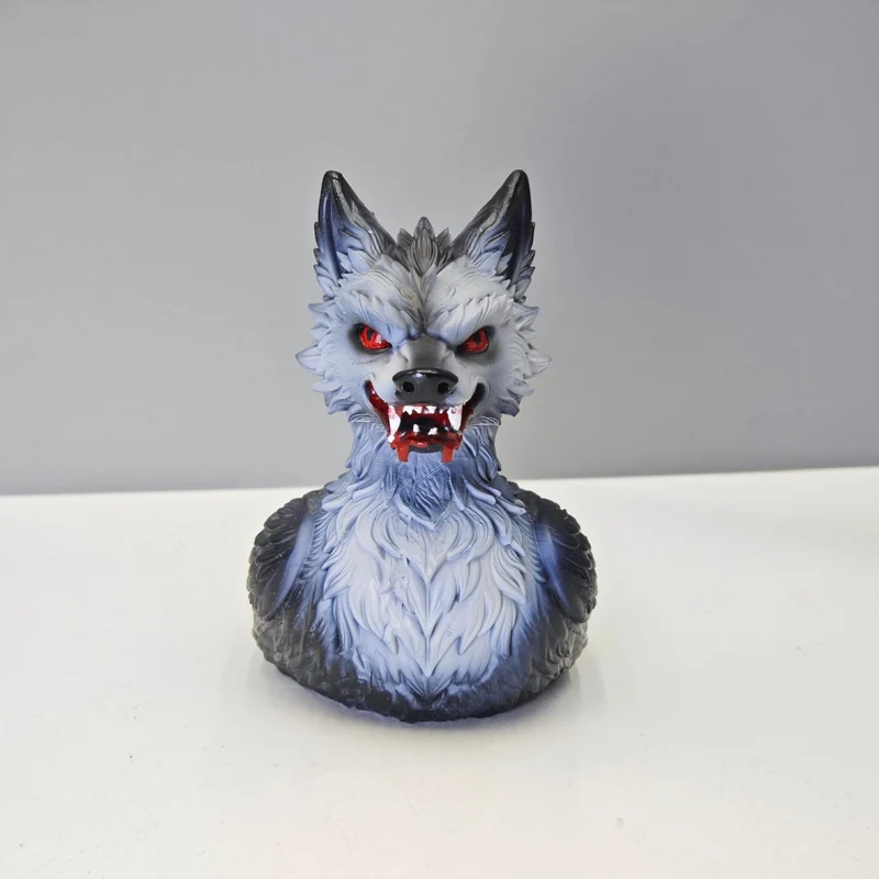 Gruselige Gummi-Ente mit Wolf-Motiv Karnz