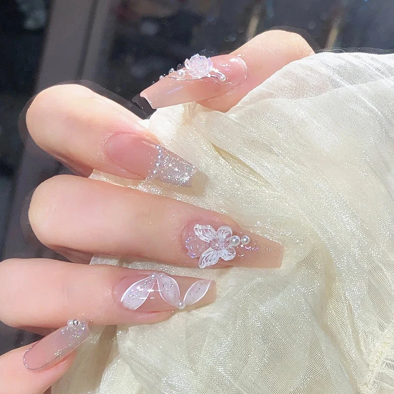 Dekorative Stiletto Press-On Nägel mit Edelstein-Akzenten Karnz