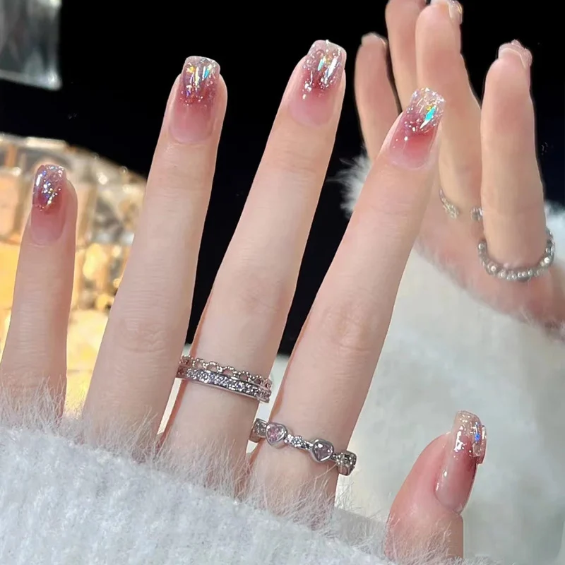 Dekorative Press-On Nagelkunst mit eleganten schwarzen Spitzen Karnz