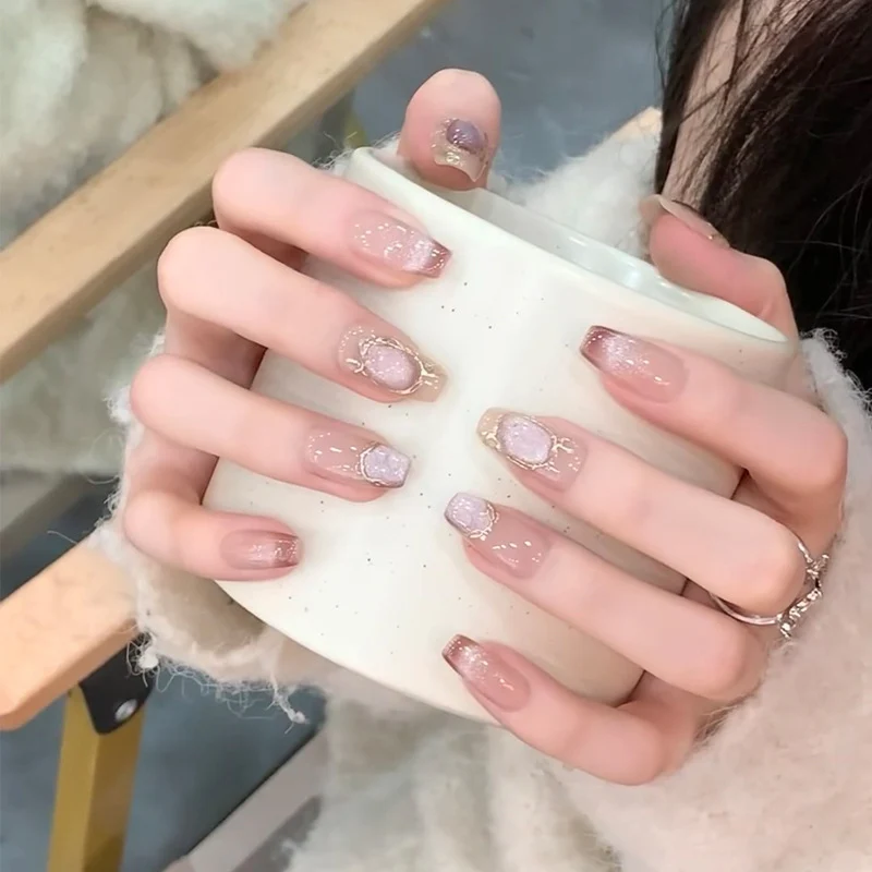Dekoratives Press-On Nagelkunst-Set Karnz