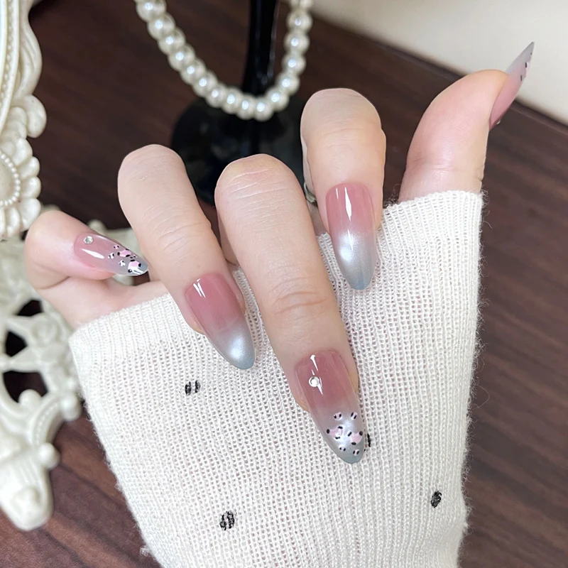 Dekoratives Ombre-Nagelkunst-Set Karnz