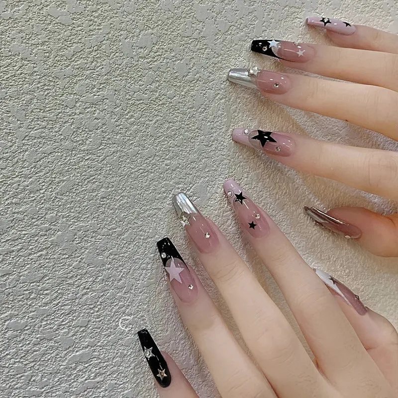 Kreatives Künstlerisches Press-On Nageldesign Karnz
