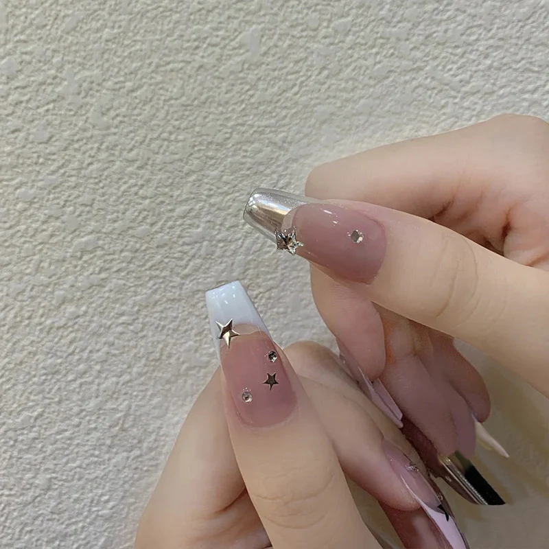 Kreatives Künstlerisches Press-On Nageldesign Karnz