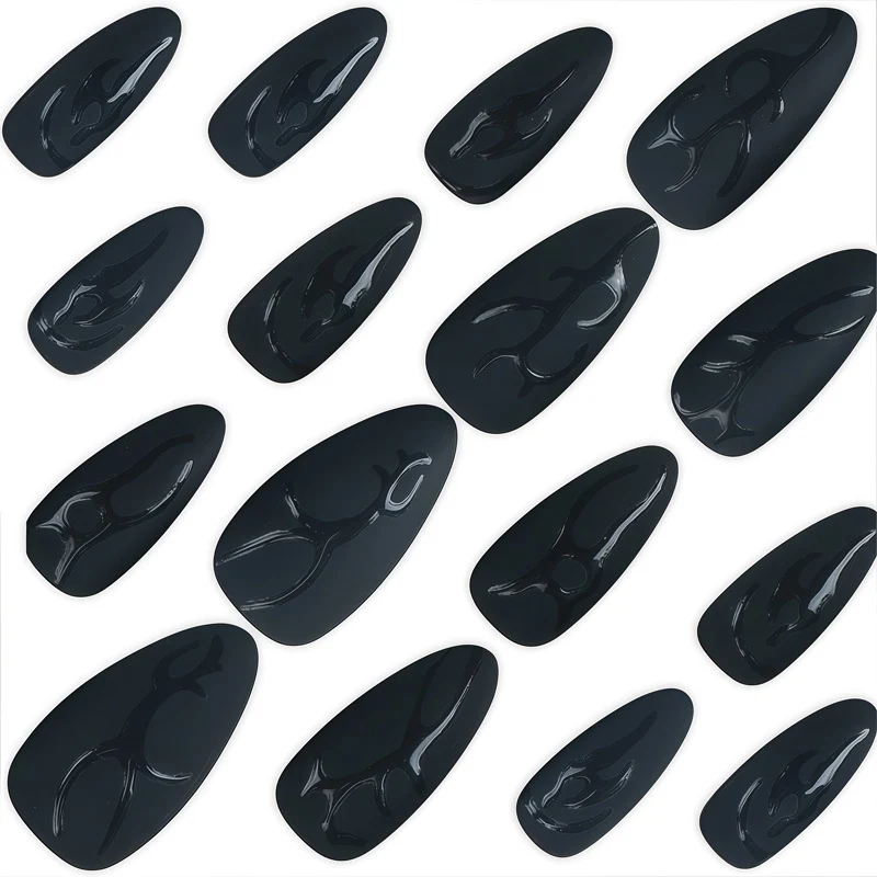Künstlerisches Stiletto-Nageldesign mit glänzendem Finish Karnz