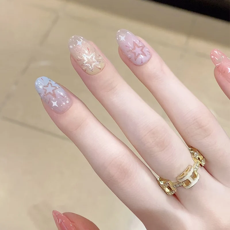 Künstlerische Sternen Nagelkunst Karnz
