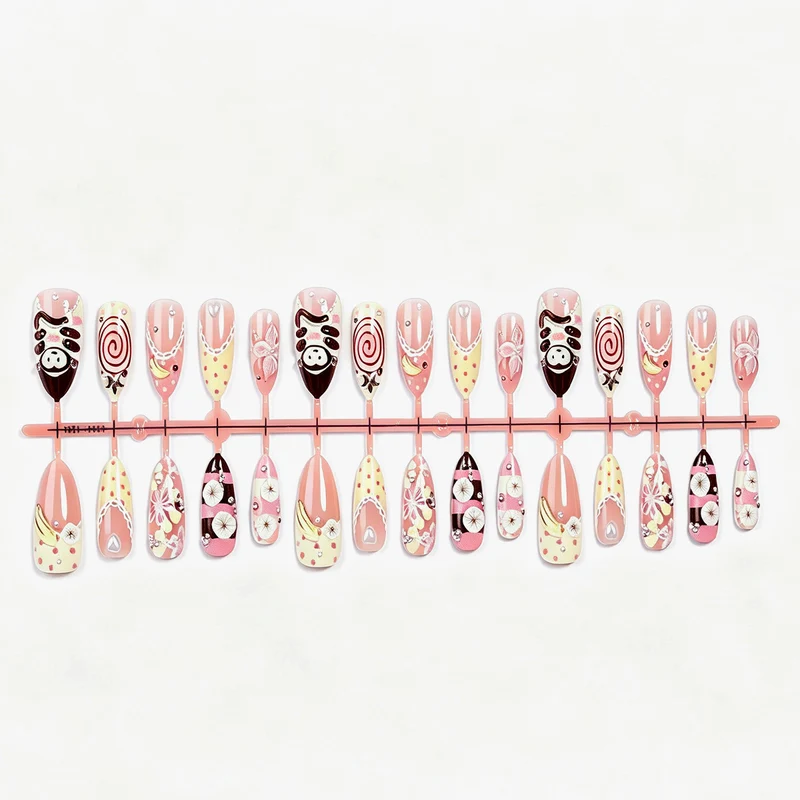 Kunstnagelset mit süßem Tier- und Dessertdesign Karnz