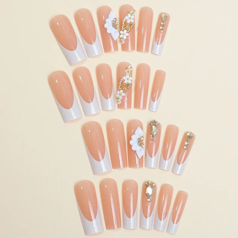 Kunstnagelset mit stilvollen Blüten- und Glitzerakzenten Karnz