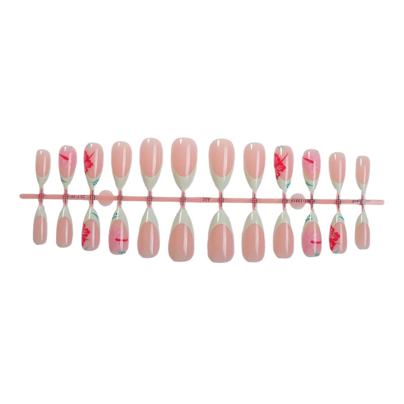 Kunstnagelset mit stilvollen Blumenspitzen Karnz