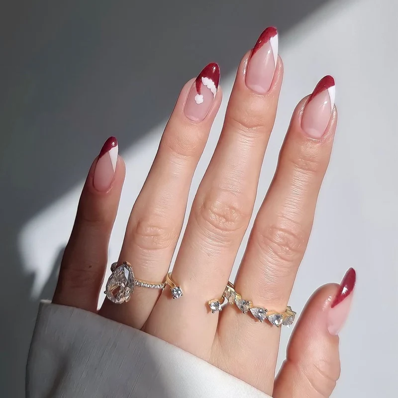 Kunstnagelset mit stilvollem French-Tip-Design und eleganten Farbverläufen Karnz