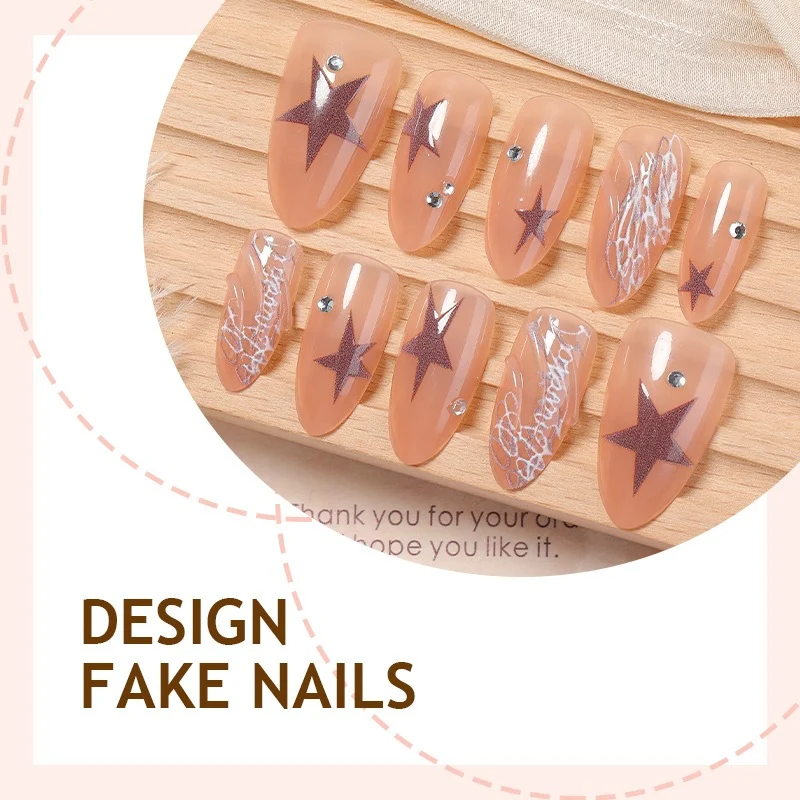 Kunstnagelset mit Sternen- und Glitzerakzenten Karnz