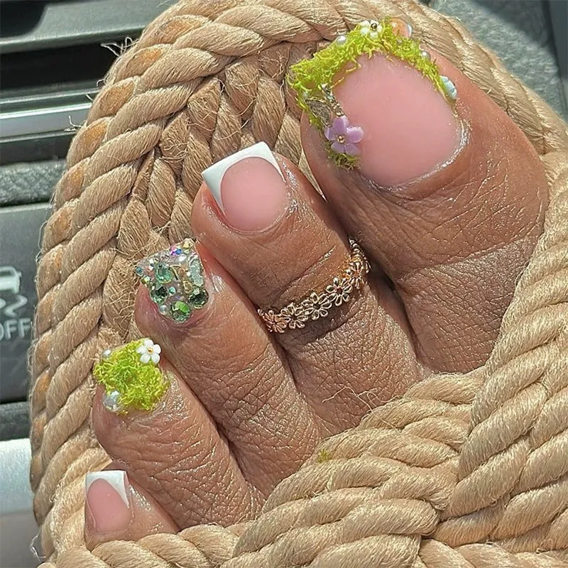 Kunstnagelset mit schimmerndem holographischen Design Karnz