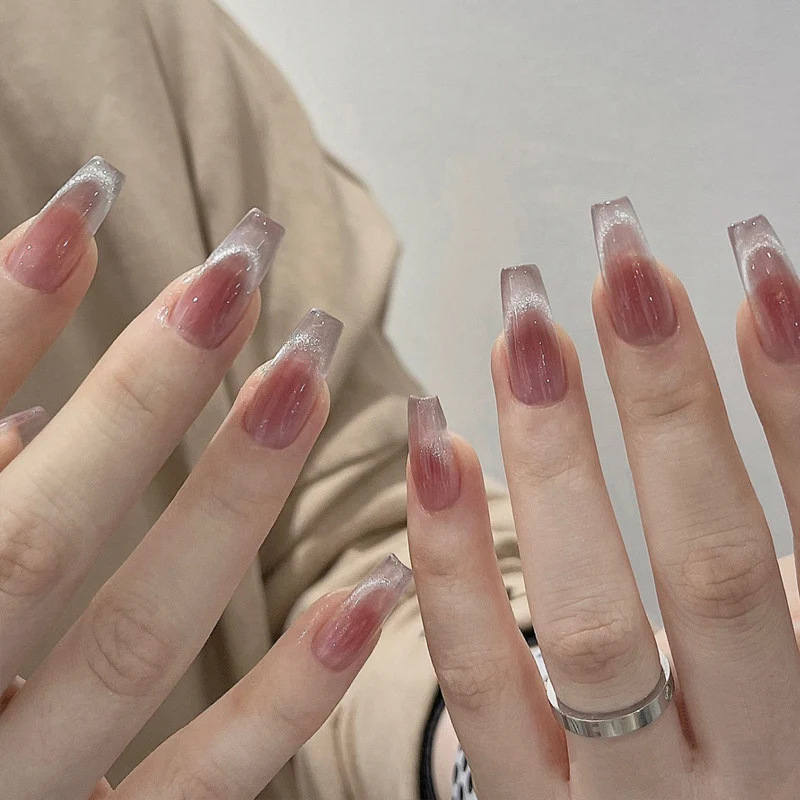 Künstlerisches Press-On-Nagelset mit glitzernden Sternakzenten Karnz