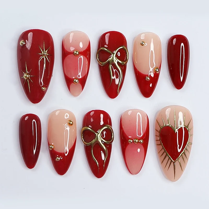 Kunstnagelset mit romantischen Herz-Designs Karnz
