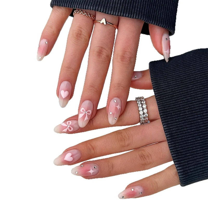Kunstnagelset mit romantischem Design Karnz