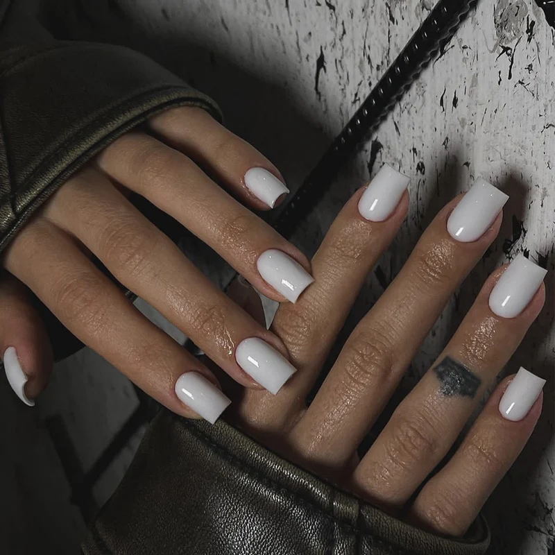 Kunstnagelset mit nagelneuem Design und perfekter Passform Karnz