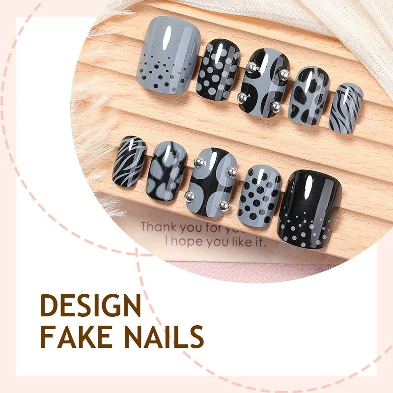 Kunstnagelset mit modischem geometrischen und Punktemuster Karnz