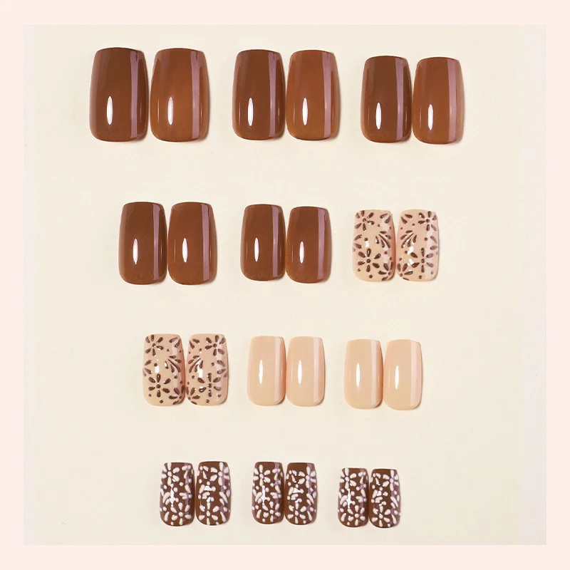 Kunstnagelset mit modernen Designs Karnz