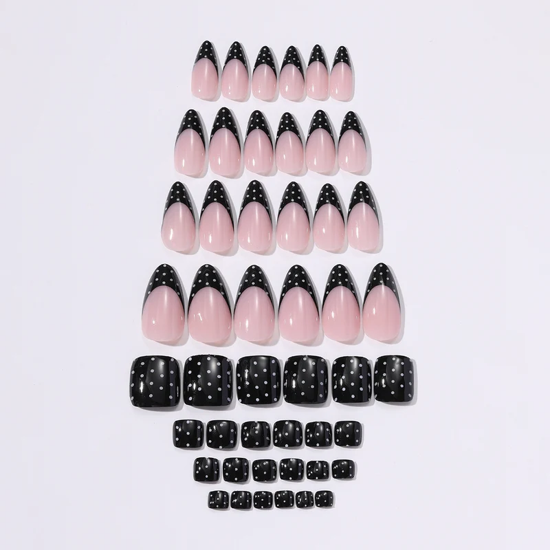 Kunstnagelset mit modernem Schwarz-Weiß-Design Karnz