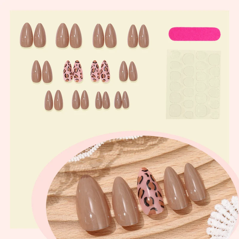 Kunstnagelset mit modernem Leopardendesign Karnz