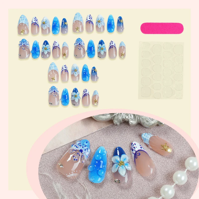 Kunstnagelset mit maritimen Motiven und floralem Design Karnz