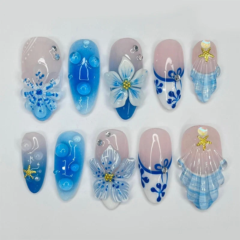 Kunstnagelset mit maritimen Motiven und floralem Design Karnz